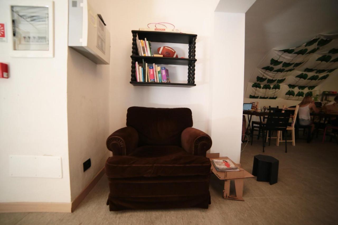 Castle Hostel Генуа Екстериор снимка