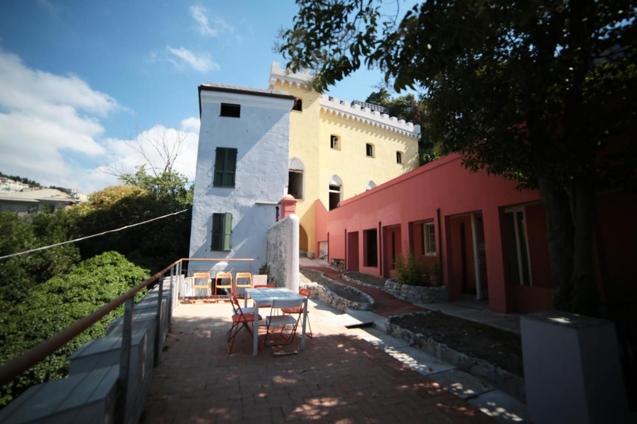 Castle Hostel Генуа Екстериор снимка