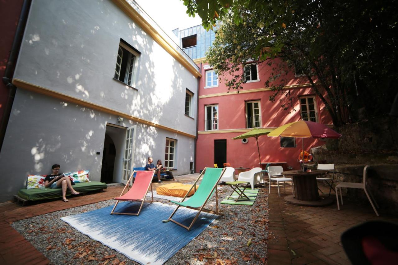 Castle Hostel Генуа Екстериор снимка