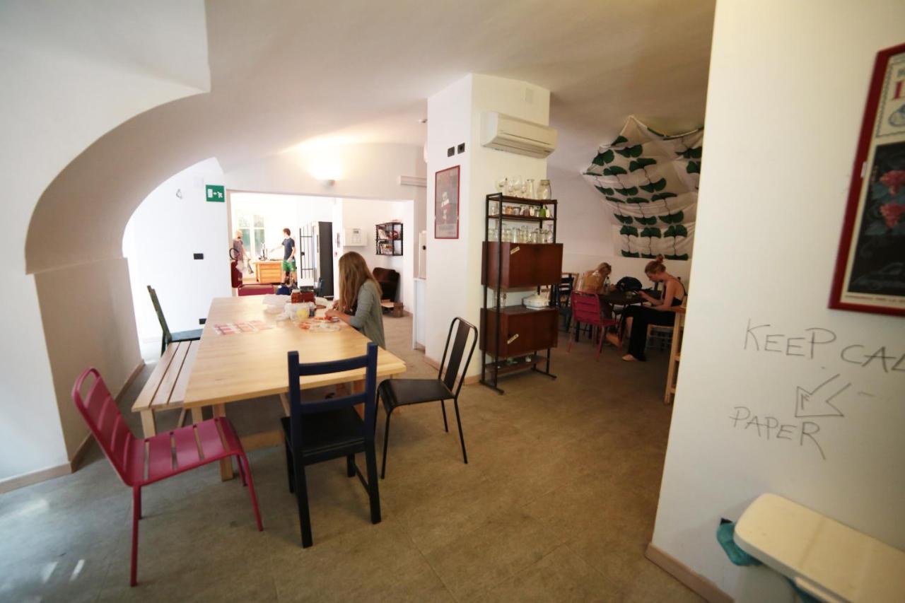 Castle Hostel Генуа Екстериор снимка