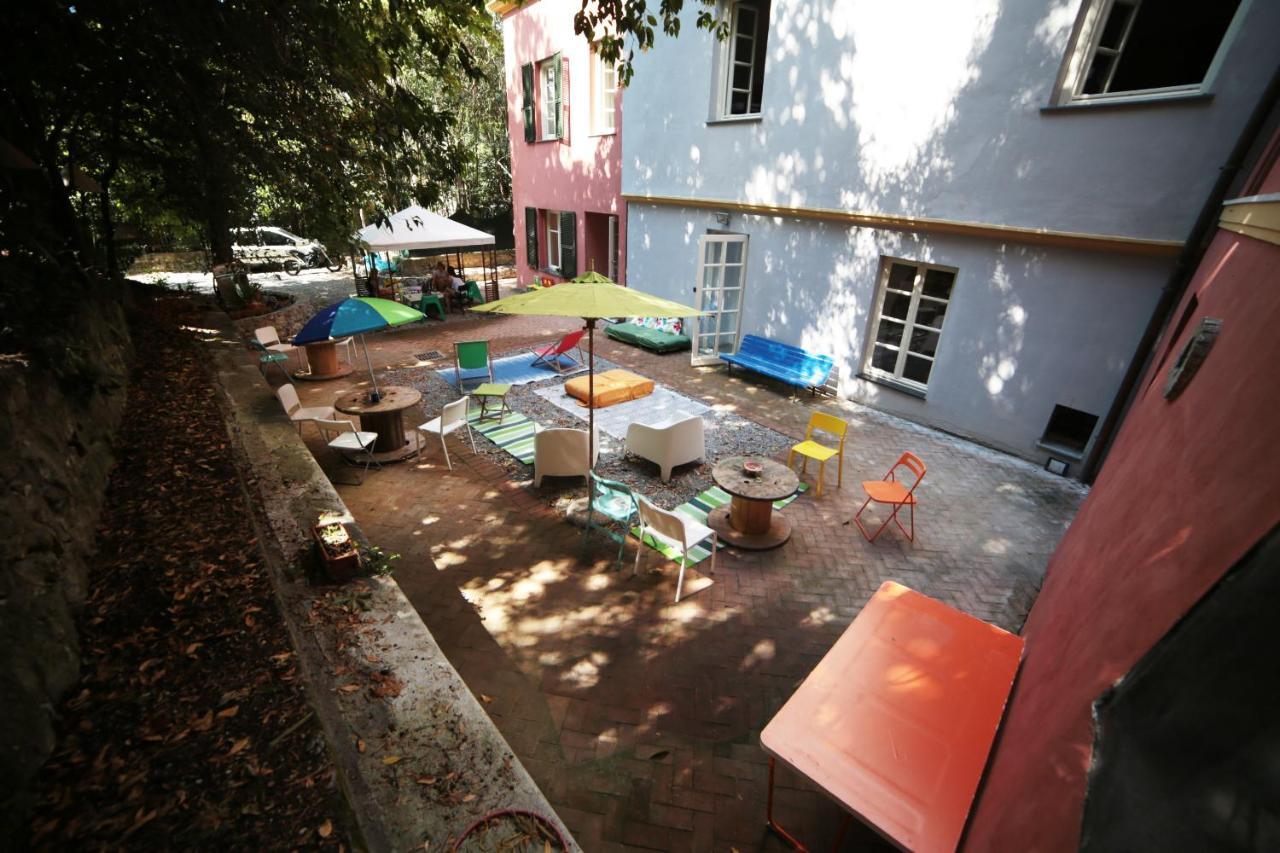 Castle Hostel Генуа Екстериор снимка