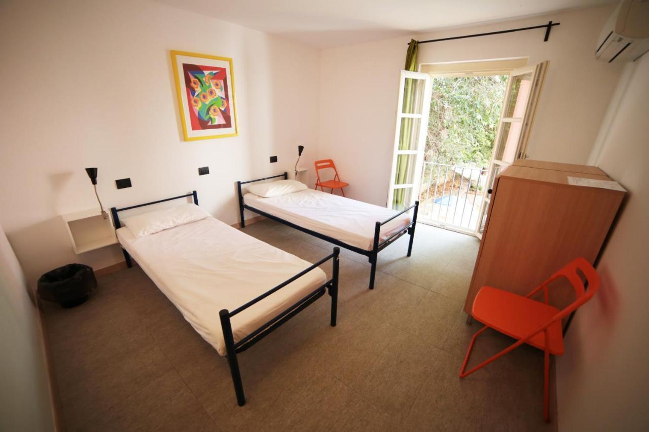 Castle Hostel Генуа Екстериор снимка